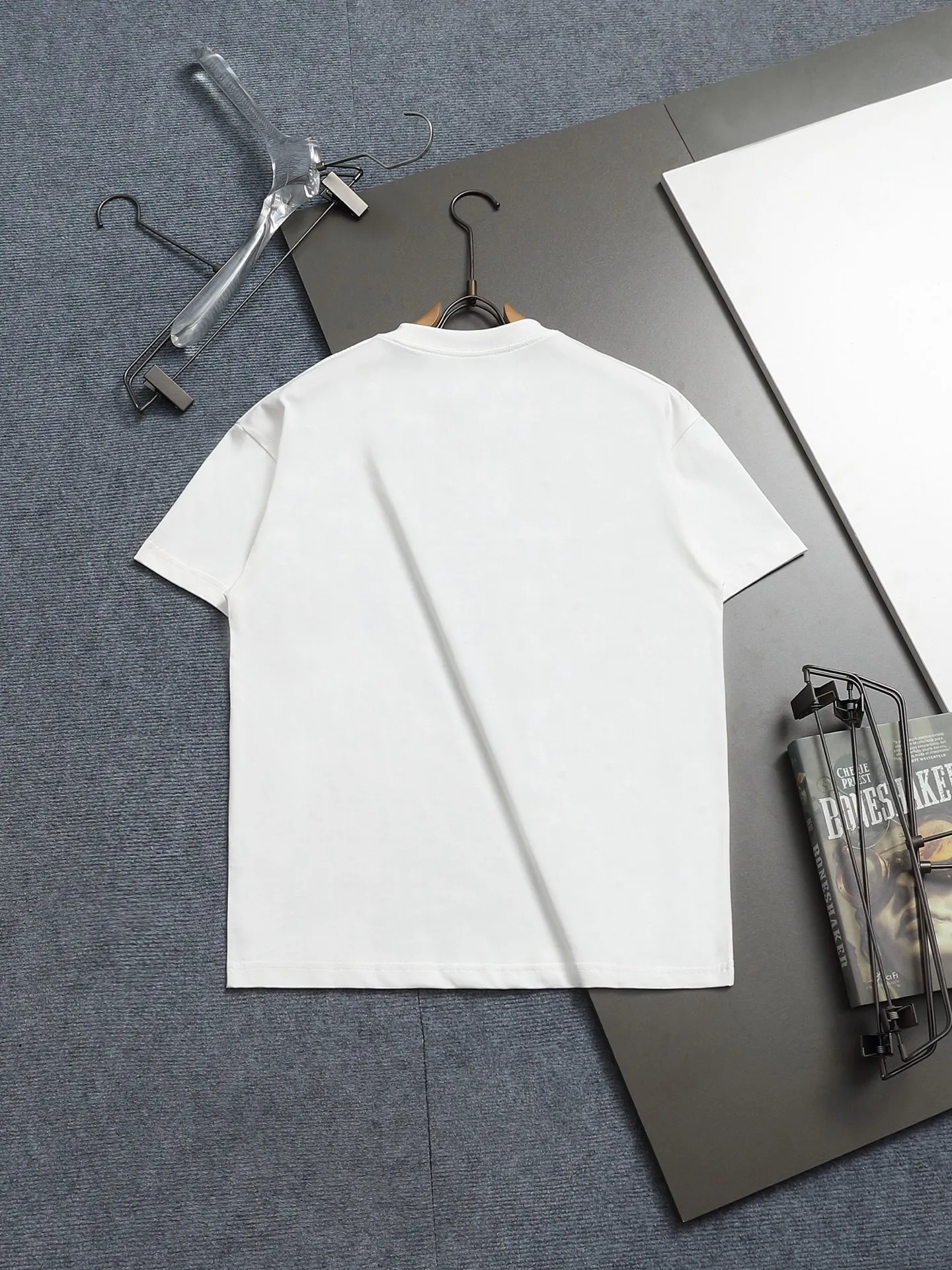 🅿️170 LV Louis Vuitton 25ss spring and summer printed short T series -1v Yayoi Kusama series pumpkin 🎃 pattern round neck short-sleeved T-shirt made of 32-count double yarn pure cotton 240g, washed at high temperature, will not shrink or fade. Comfortable to the touch, super texture❤️ Back-stitched cuff design, yellow back-mark embellishment, and a full set of accessories. A must-have for trendy men and trendy women, the classic drop-shoulder slightly wide version is available exclusively from stock!         ⚠️Only make high quality products, reject junk goods!  -Color: White Black -Size: XS S M L -Crowd: Unisex